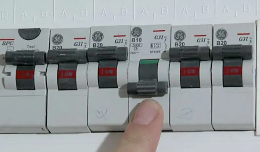 Fuse Box () Fuse Box